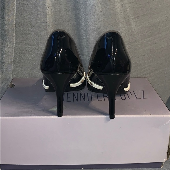 Jennifer Lopez heels 7 1/2 - Picture 3 of 5